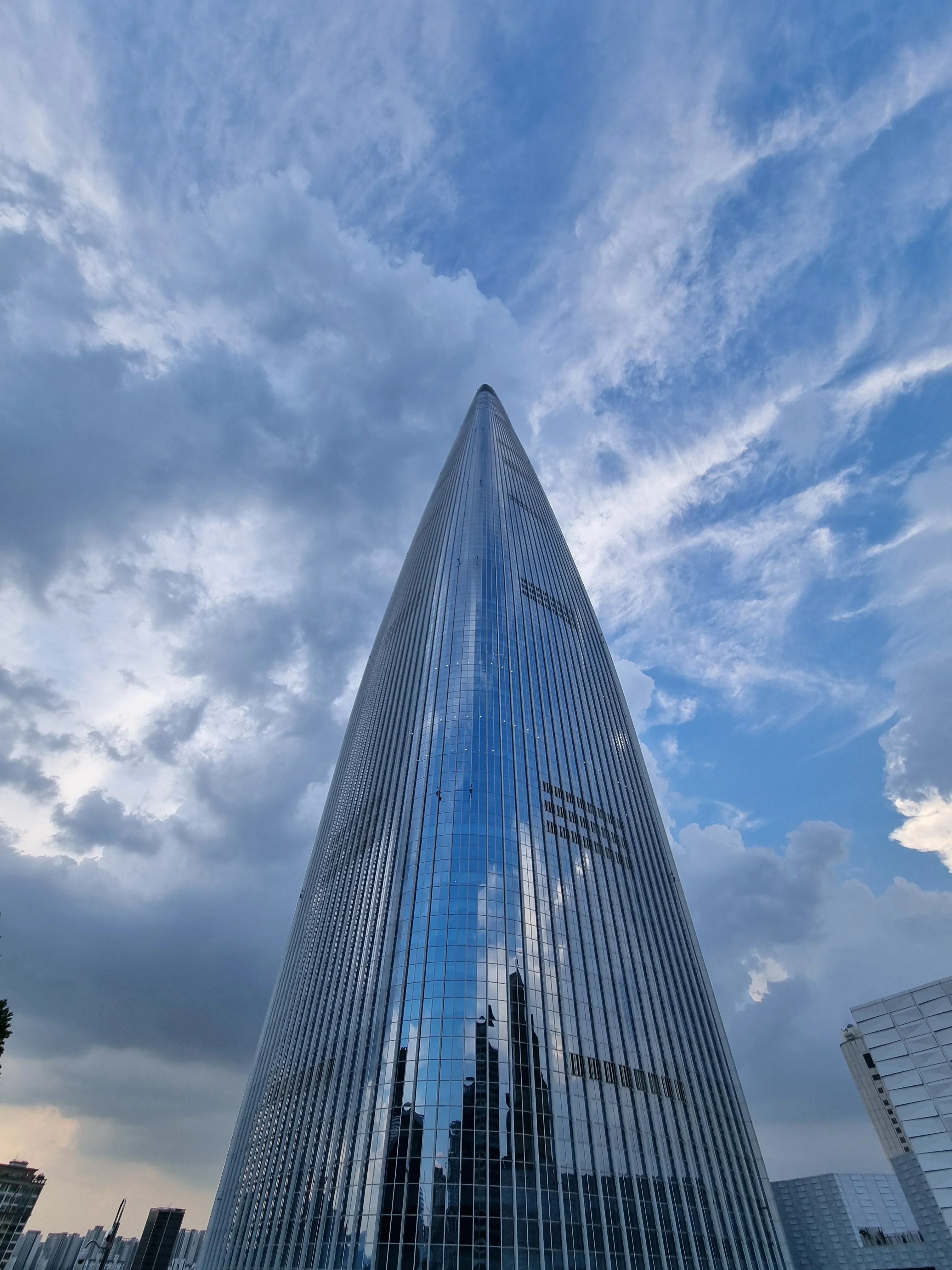 롯데월드타워·서울스카이, 555m 하늘 위 파노라마